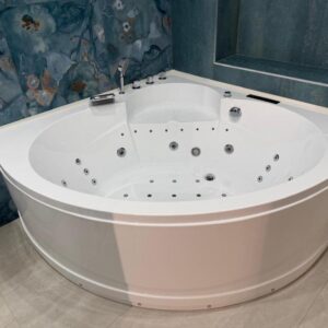 camera con vasca idromassaggio bagno 3